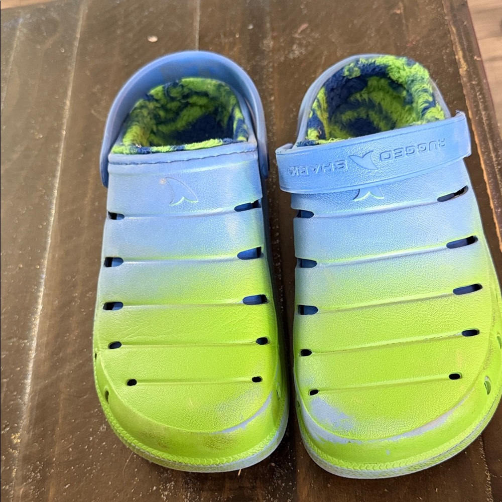 Rugged shark Slip-On Clog with Fuzzy Lining - Blue & Green